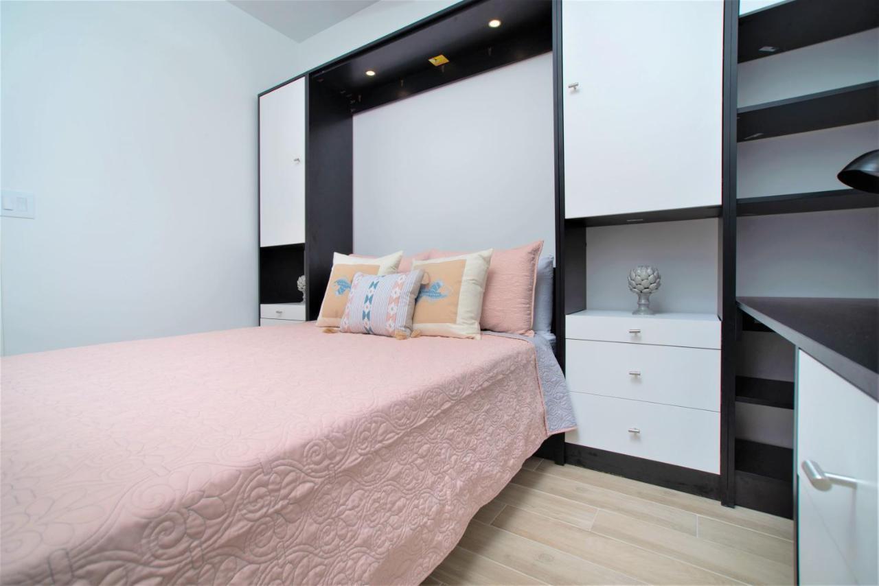 Cayman Luxury Rentals At One Canal Point George Town Extérieur photo