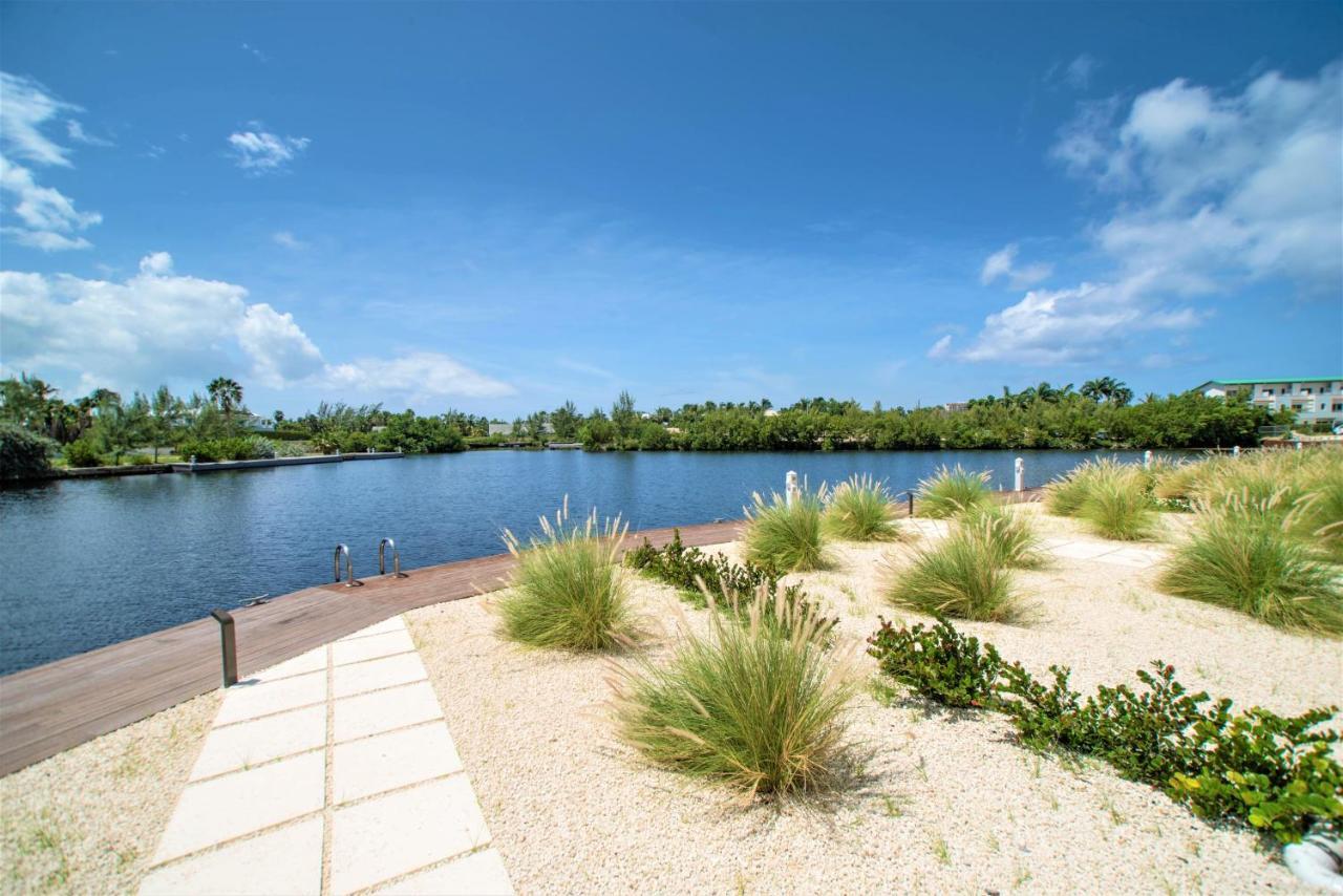 Cayman Luxury Rentals At One Canal Point George Town Extérieur photo