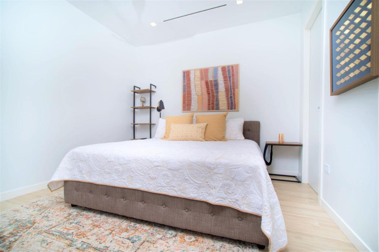 Cayman Luxury Rentals At One Canal Point George Town Extérieur photo