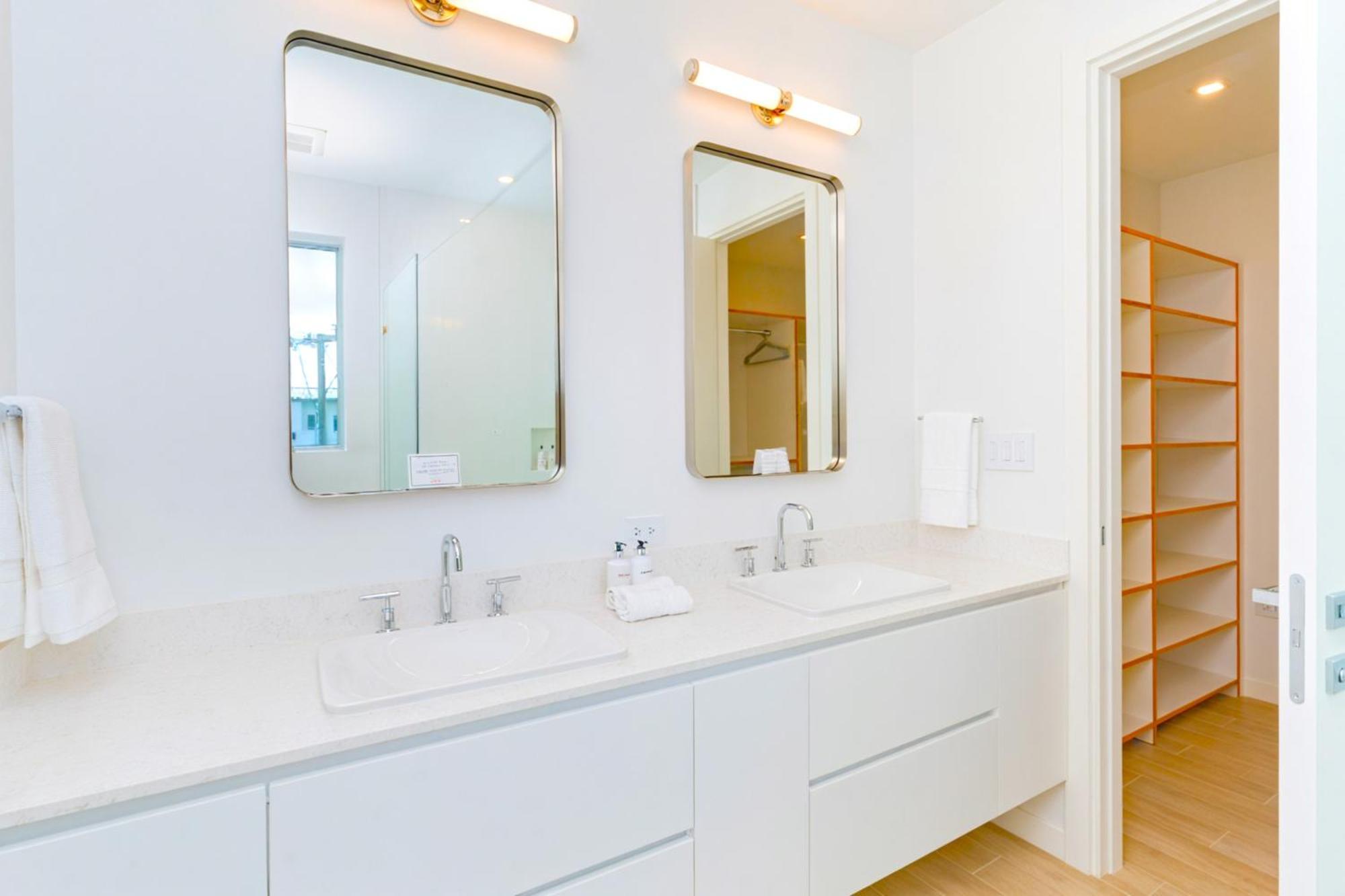 Cayman Luxury Rentals At One Canal Point George Town Extérieur photo