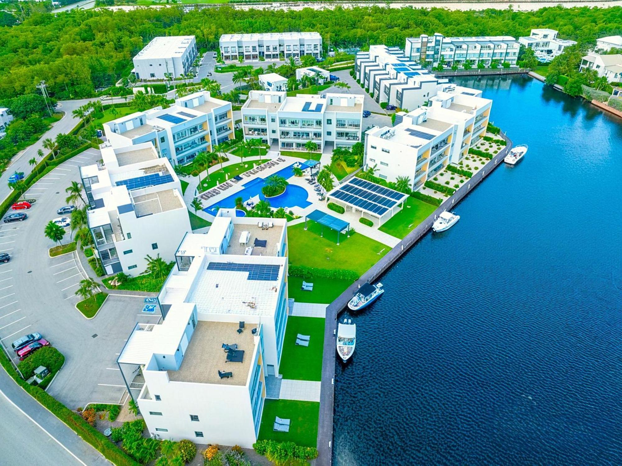 Cayman Luxury Rentals At One Canal Point George Town Extérieur photo